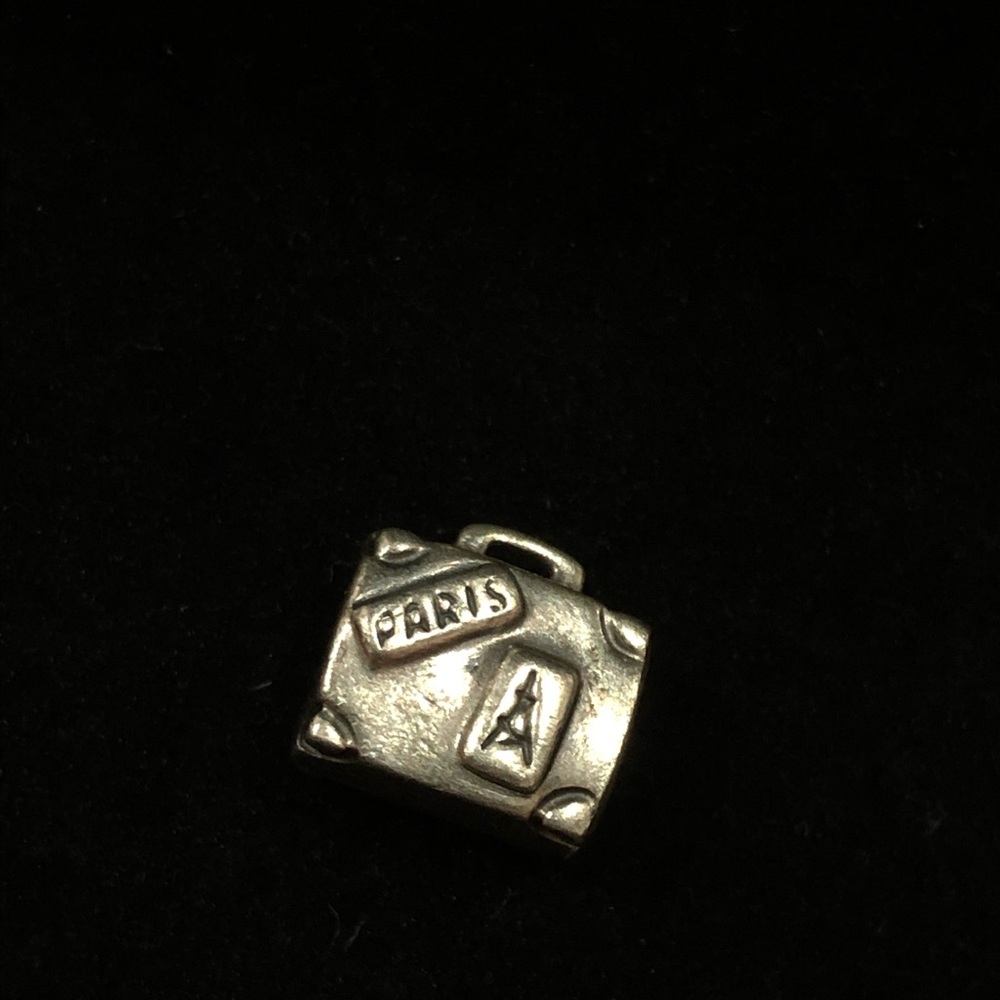 📣📣📣SALE 📣📣📣 “Suitcase” Pandora charm